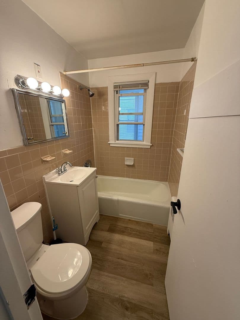 Winthrop Apartment: 87-90 Winthrop Shore Drive
