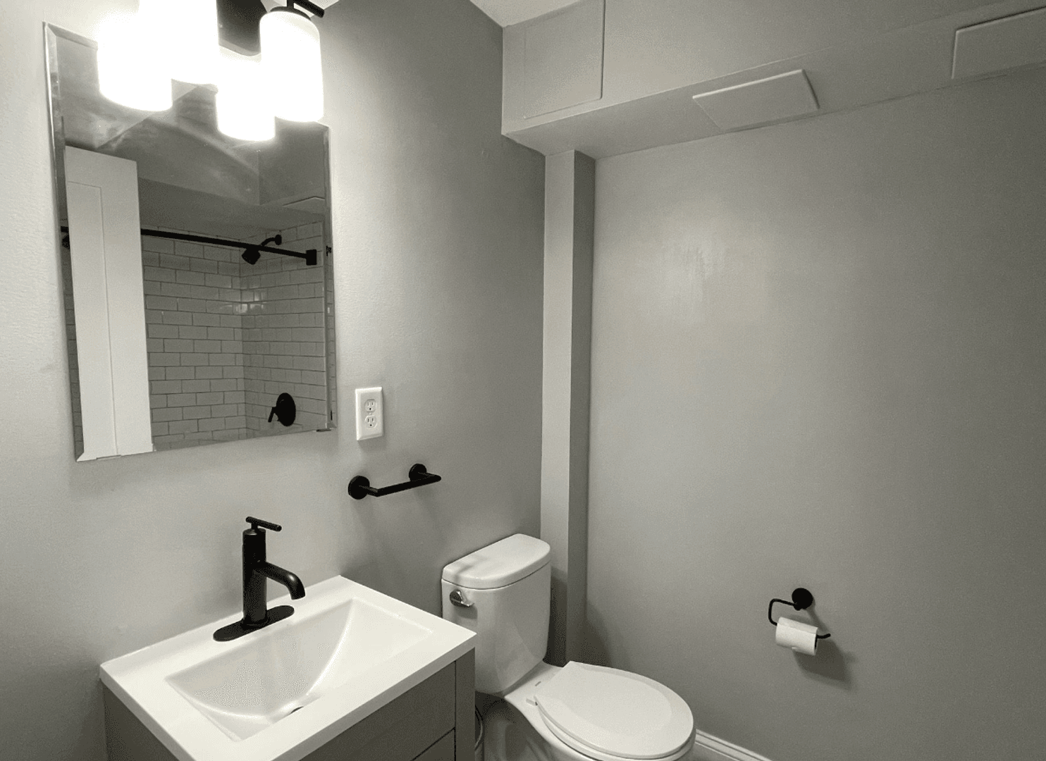 Salem Apartment: 233 Lafayette St