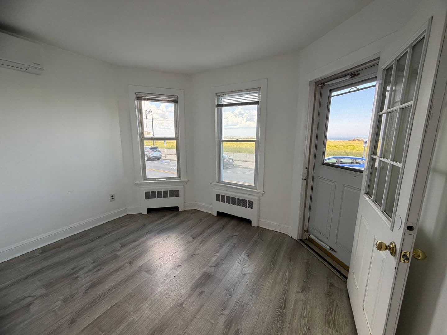 Winthrop Apartment: 87-90 Winthrop Shore Drive