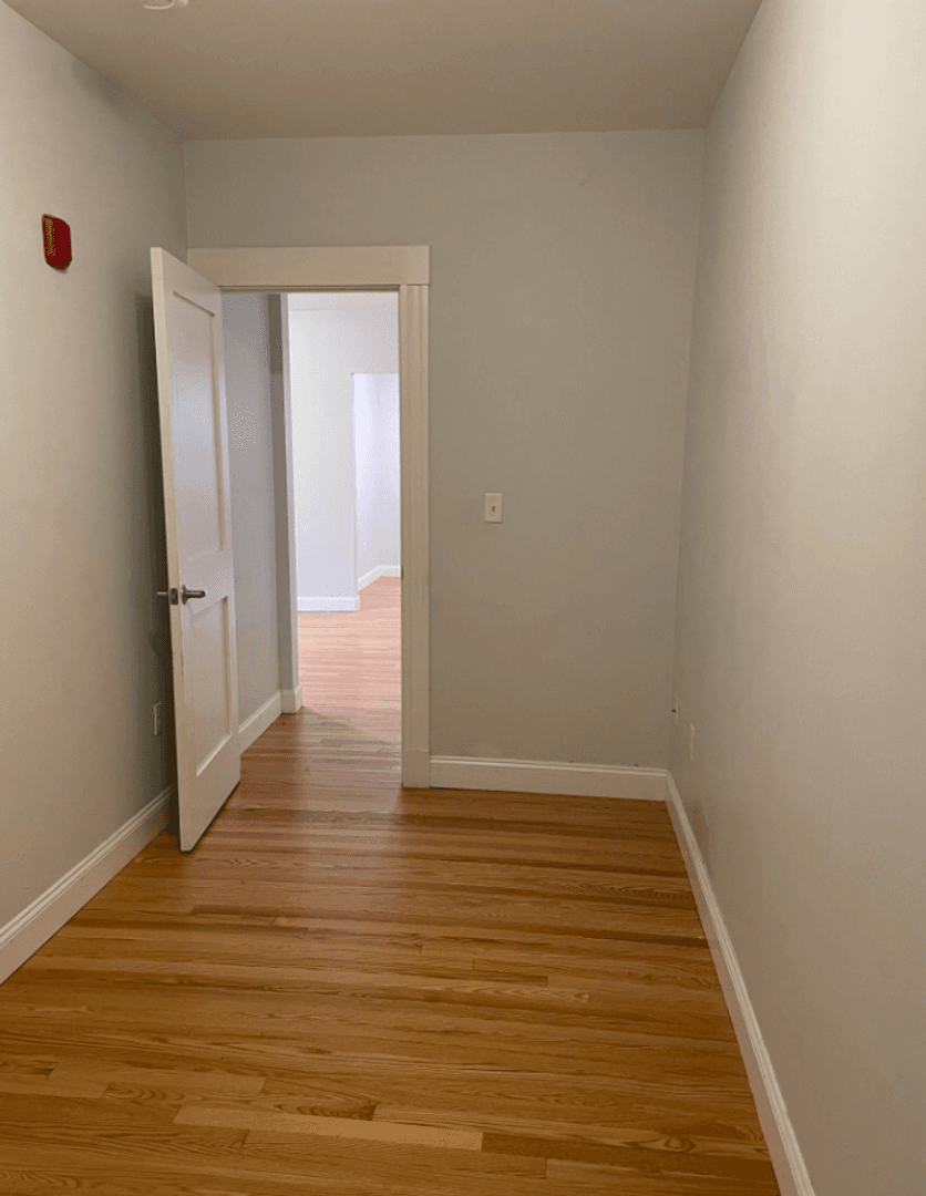 Salem Apartment: 233 Lafayette St