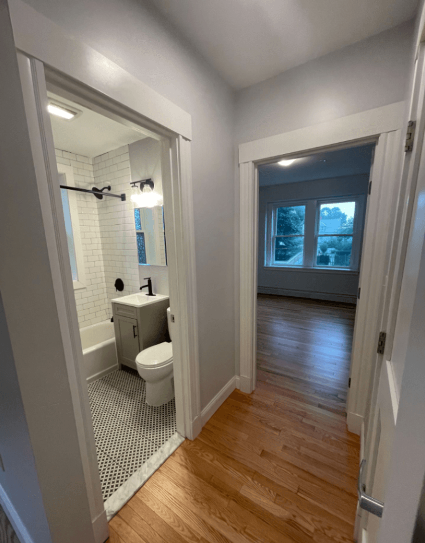 Salem Apartment: 233 Lafayette St