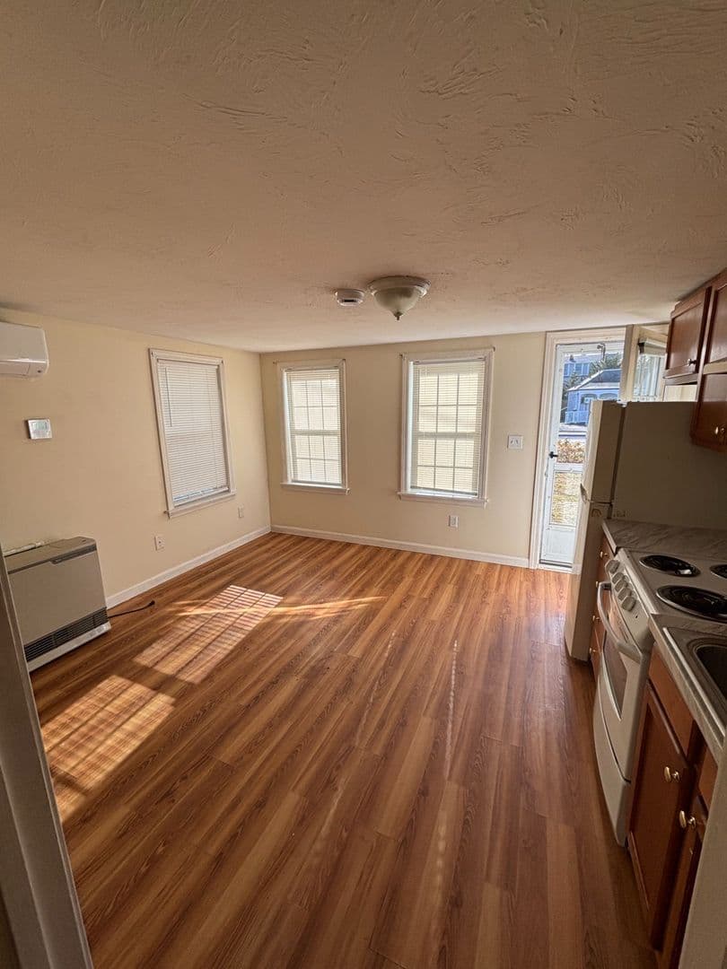Dennis Port Apartment: 576 Main Street