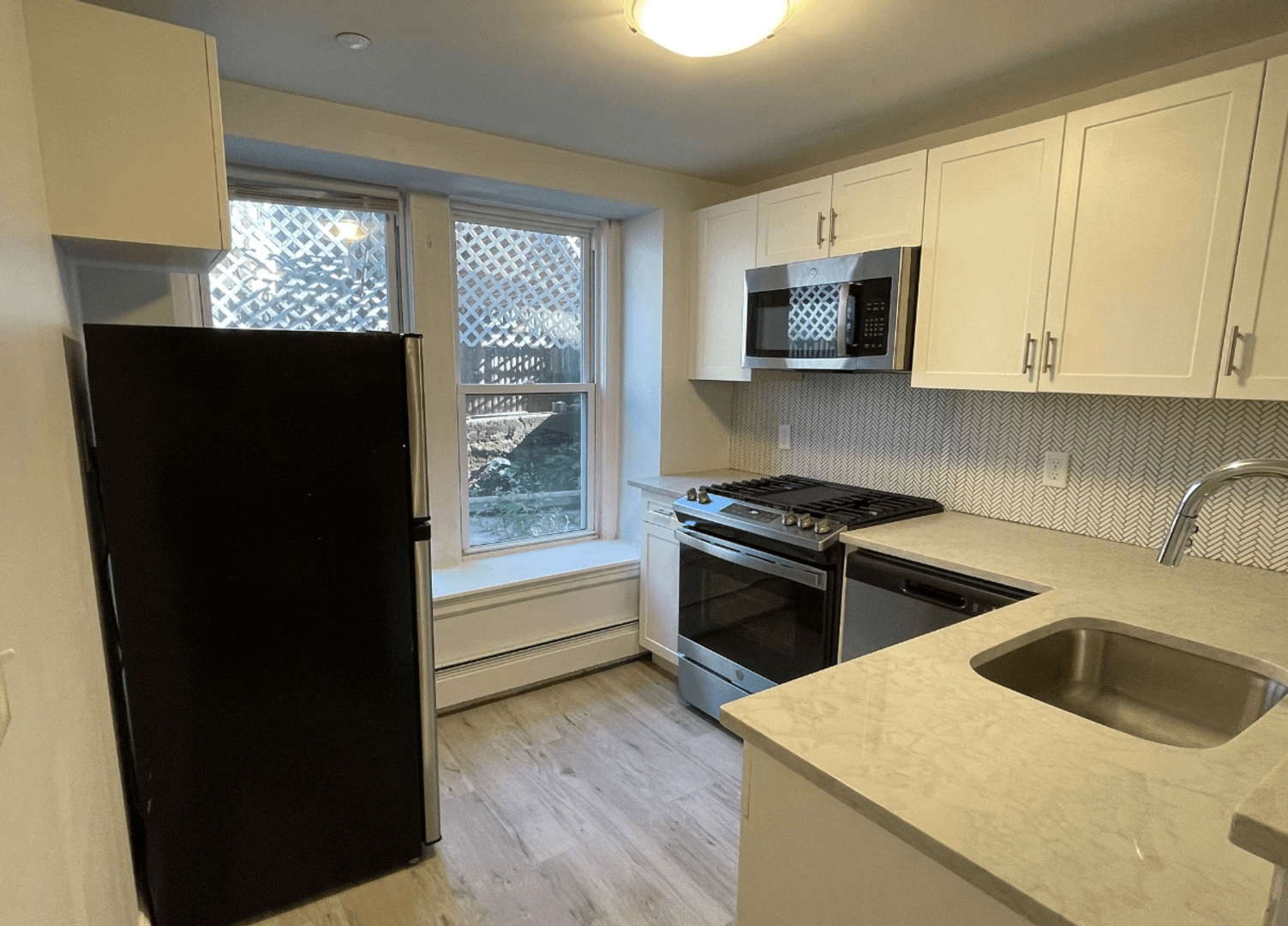 Salem Apartment: 233 Lafayette St