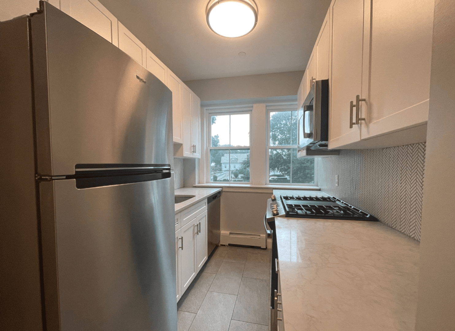 Salem Apartment: 233 Lafayette St