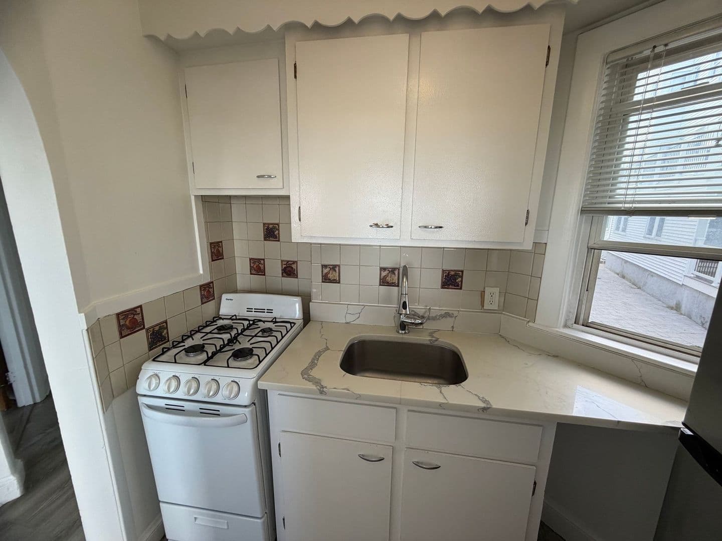 Winthrop Apartment: 87-90 Winthrop Shore Drive