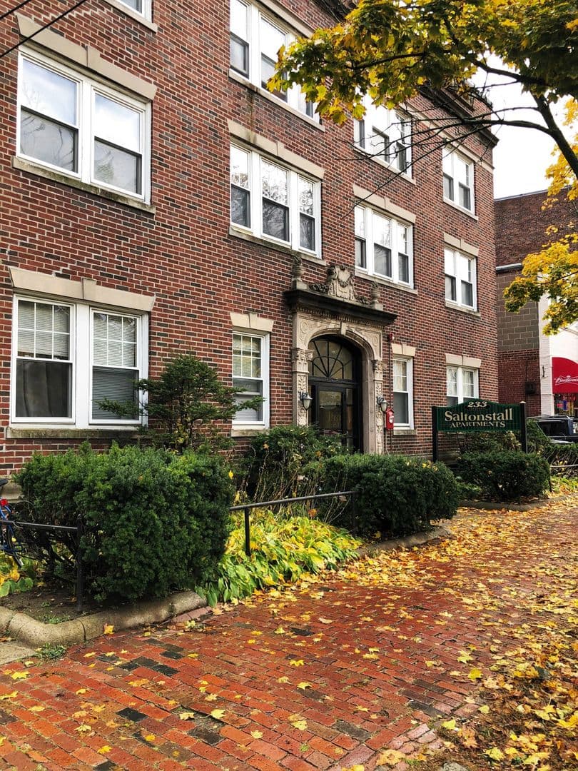 Salem Apartment: 233 Lafayette St