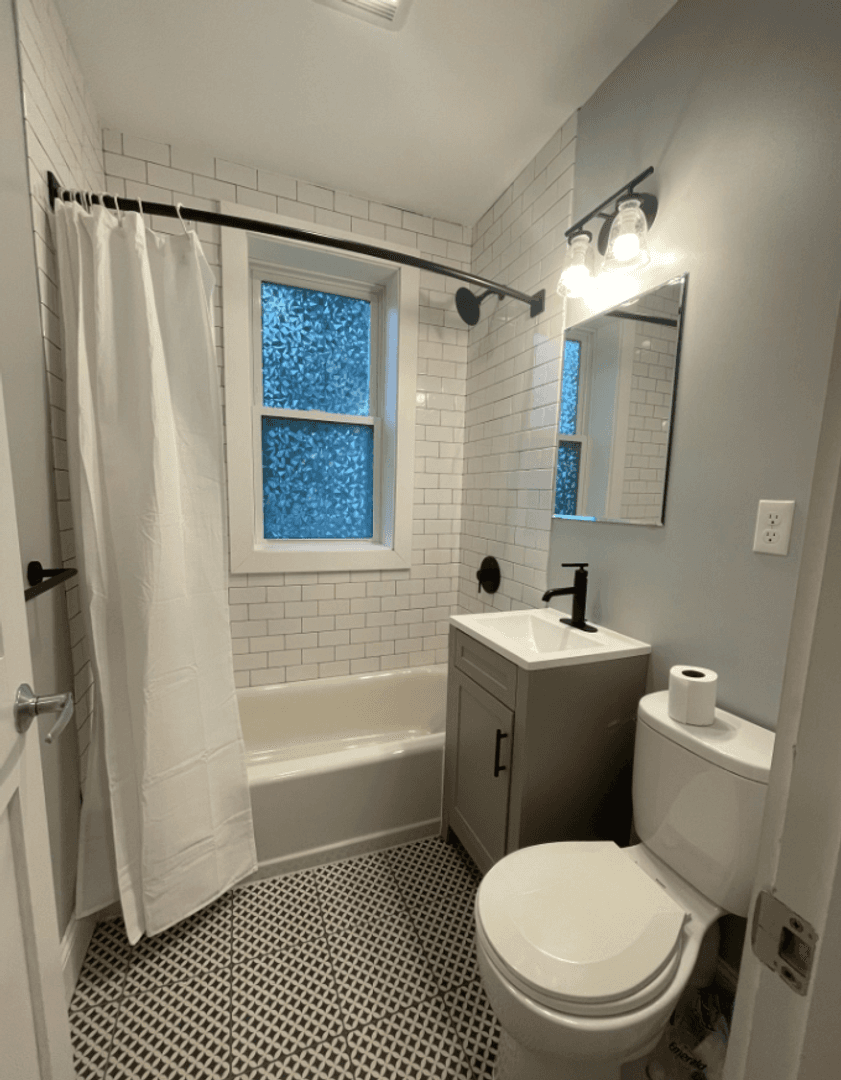Salem Apartment: 233 Lafayette St