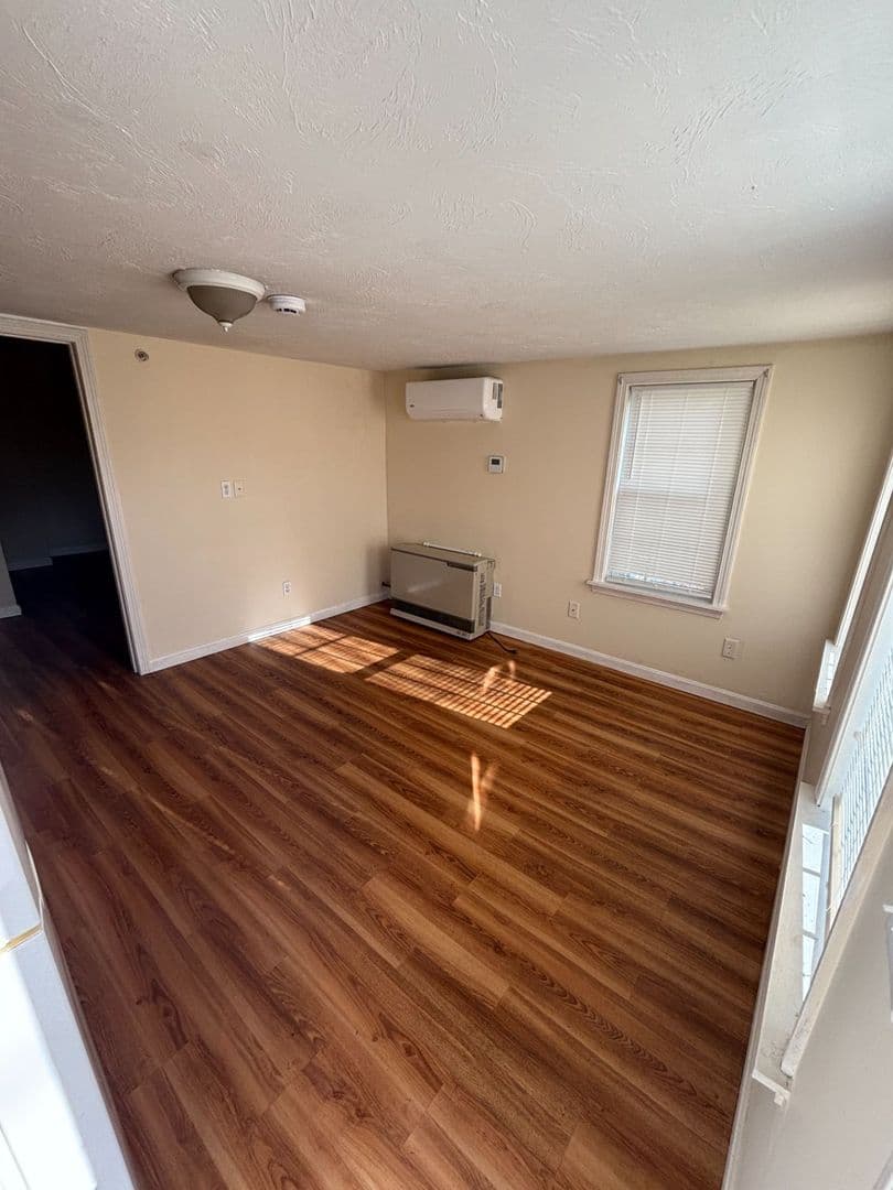Dennis Port Apartment: 576 Main Street