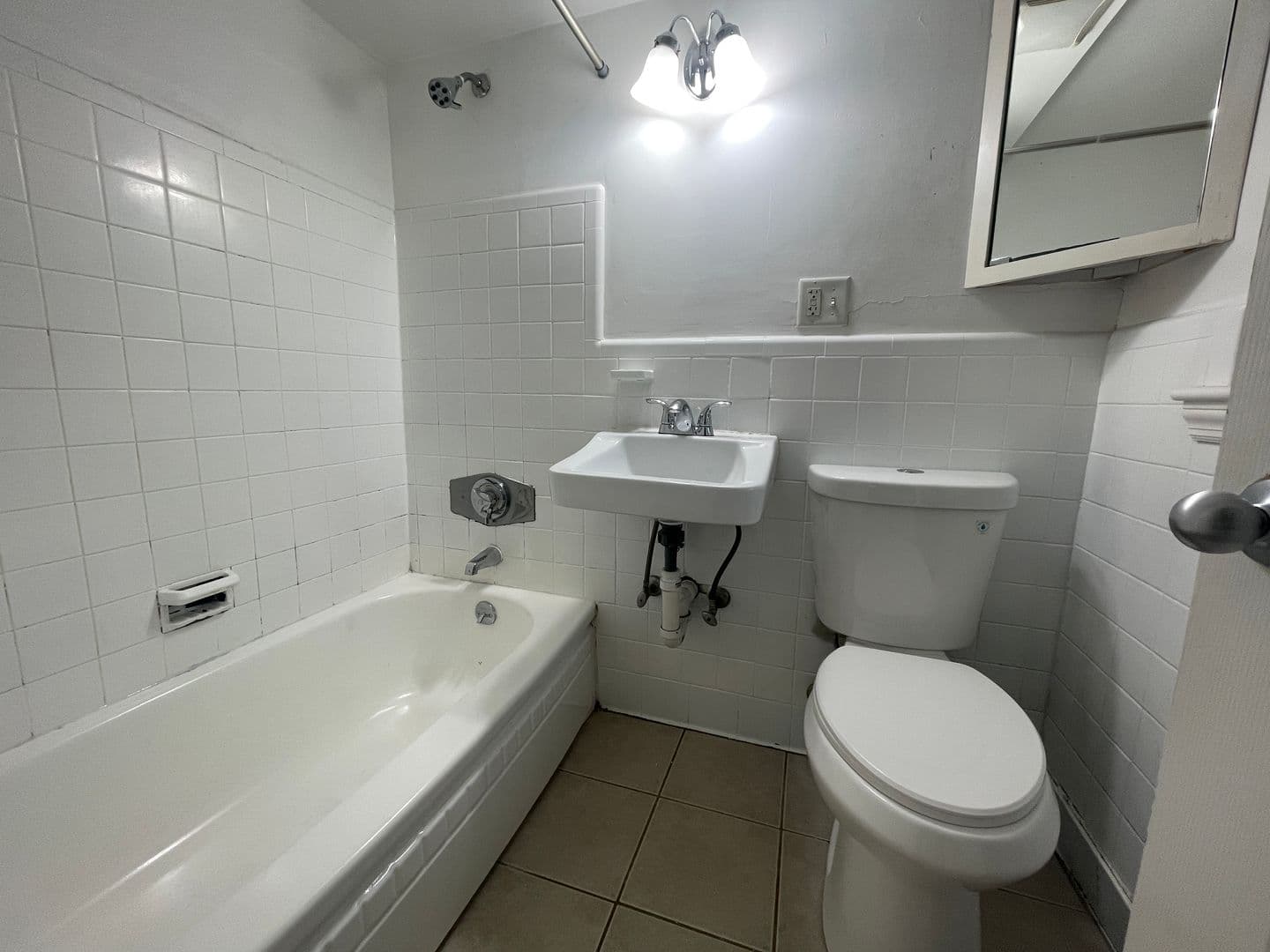 Abington Apartment: 120 North Avenue