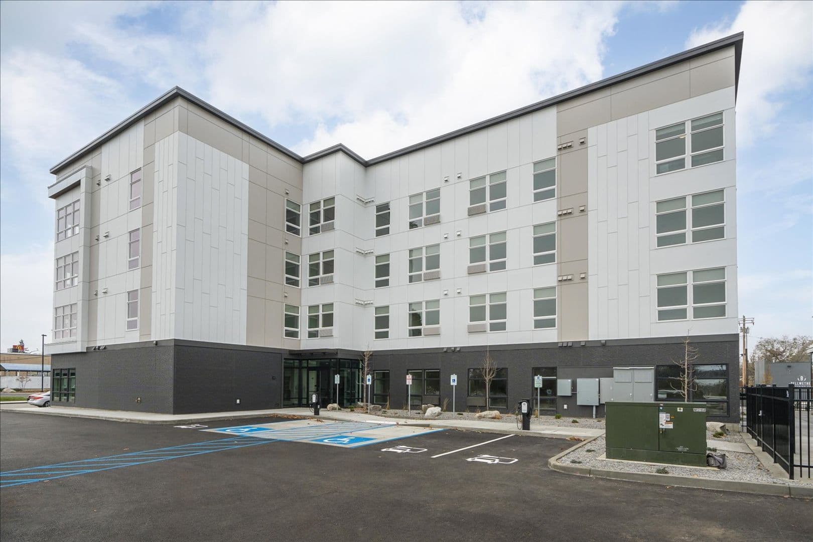 Spokane Apartment: 2002 N Monroe St