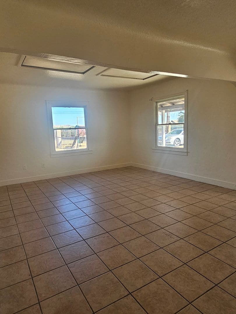 Dinuba House: 10549 S Alta Ave. #A