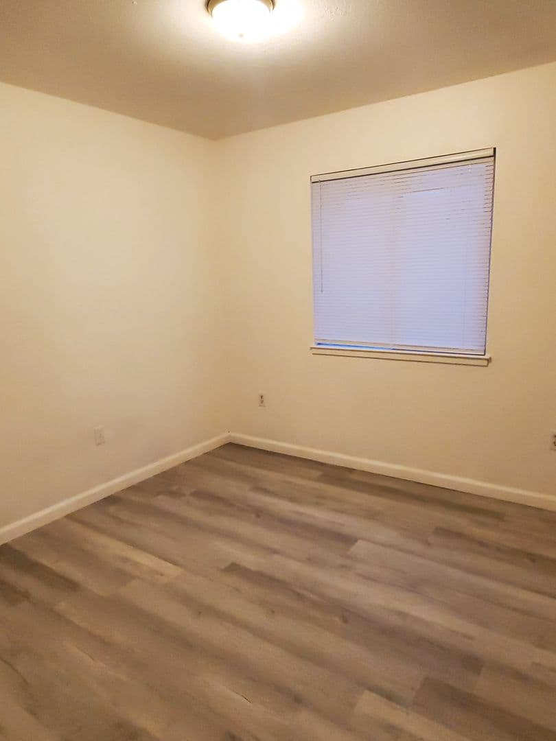 Orange Cove Apartment: 668 Anchor Ave