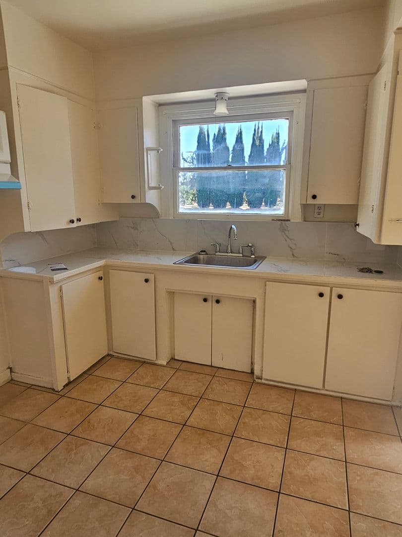 Dinuba House: 10549 S Alta Ave. #A