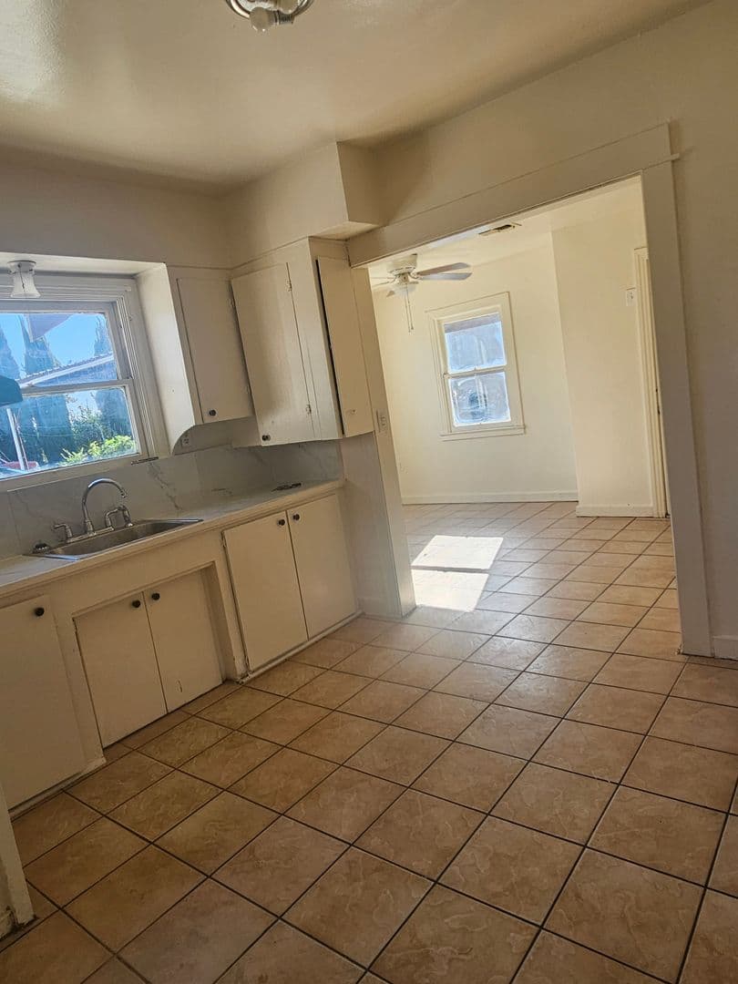 Dinuba House: 10549 S Alta Ave. #A