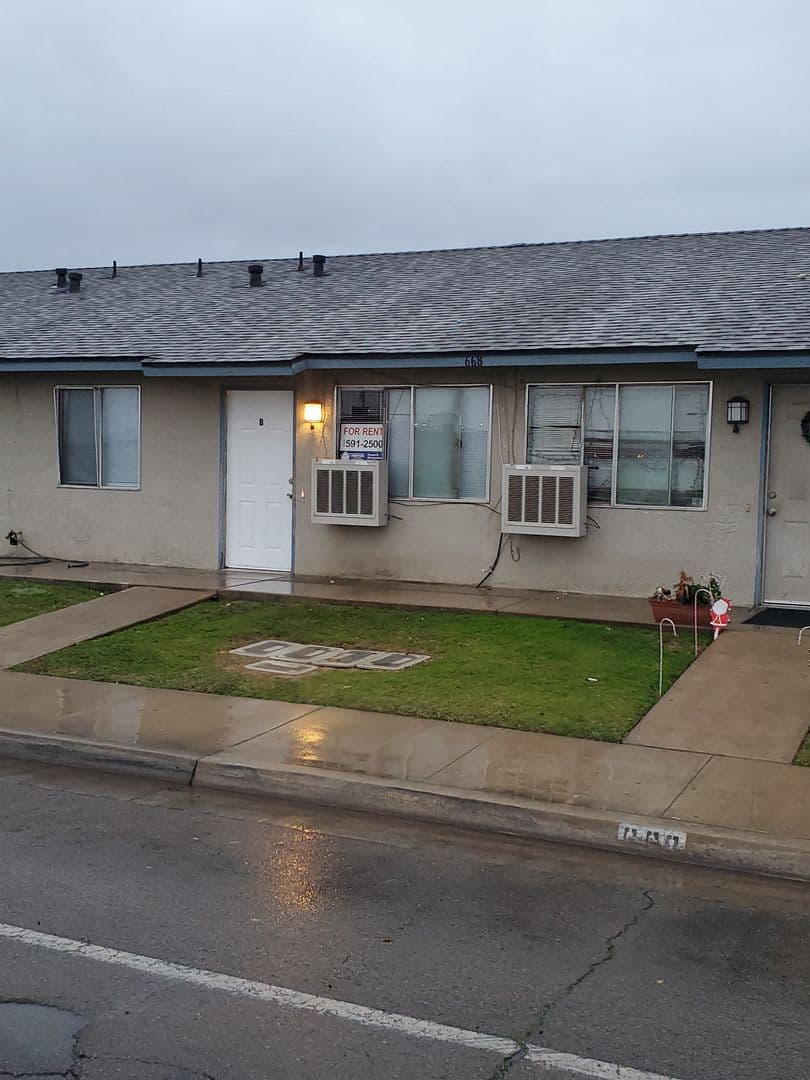 Orange Cove Apartment: 668 Anchor Ave
