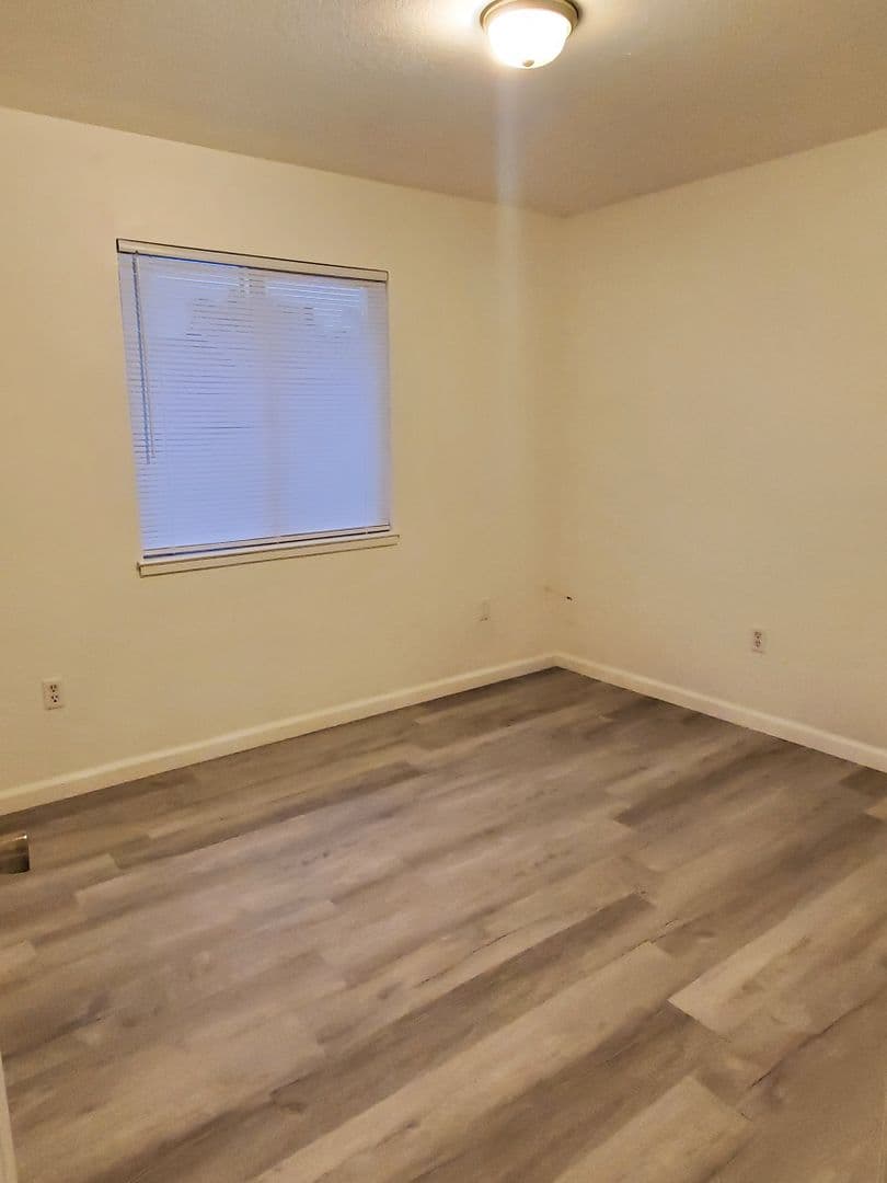 Orange Cove Apartment: 668 Anchor Ave