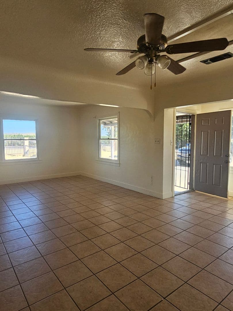 Dinuba House: 10549 S Alta Ave. #A