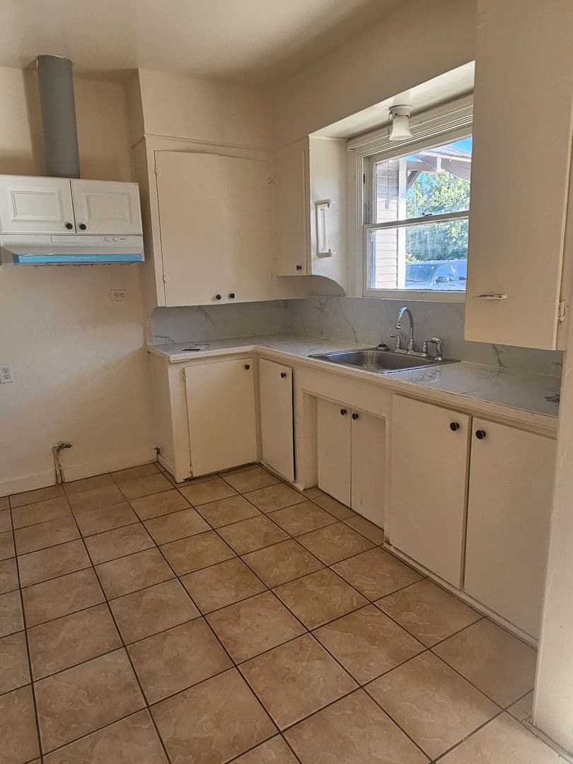 Dinuba House: 10549 S Alta Ave. #A