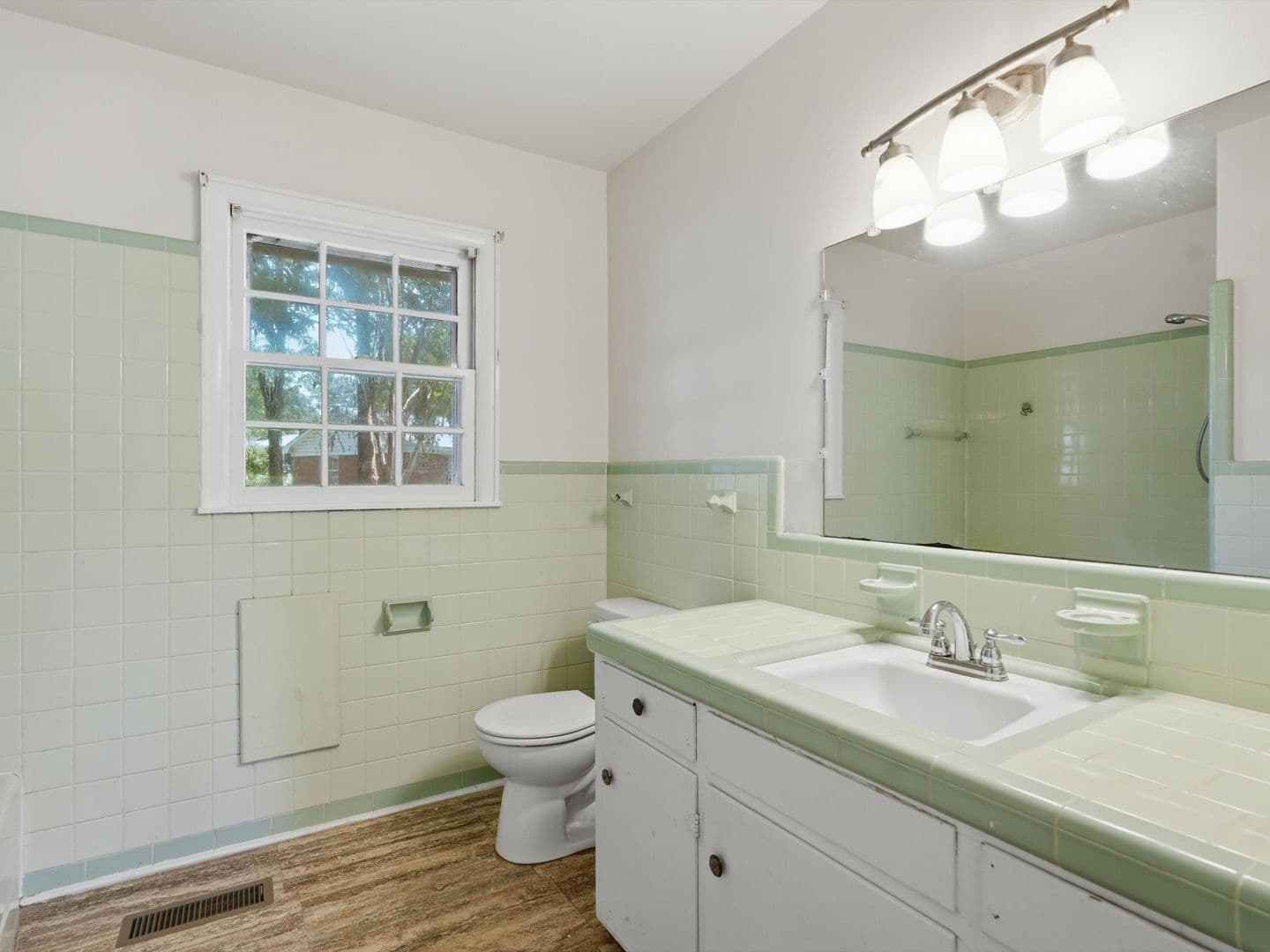 Athens House: 704 Jackson Drive