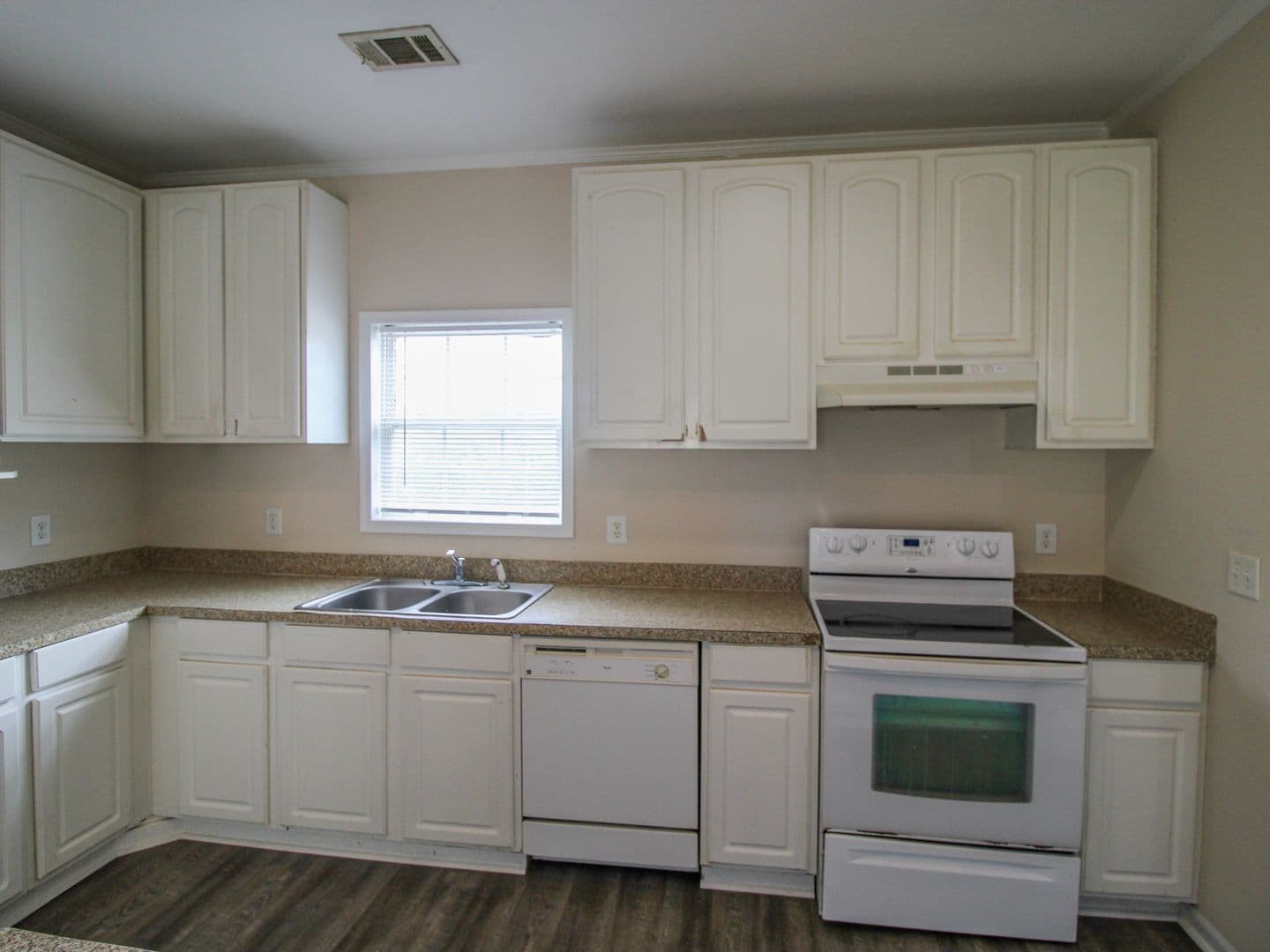 Pulaski Townhome: 122 Meadows Lane