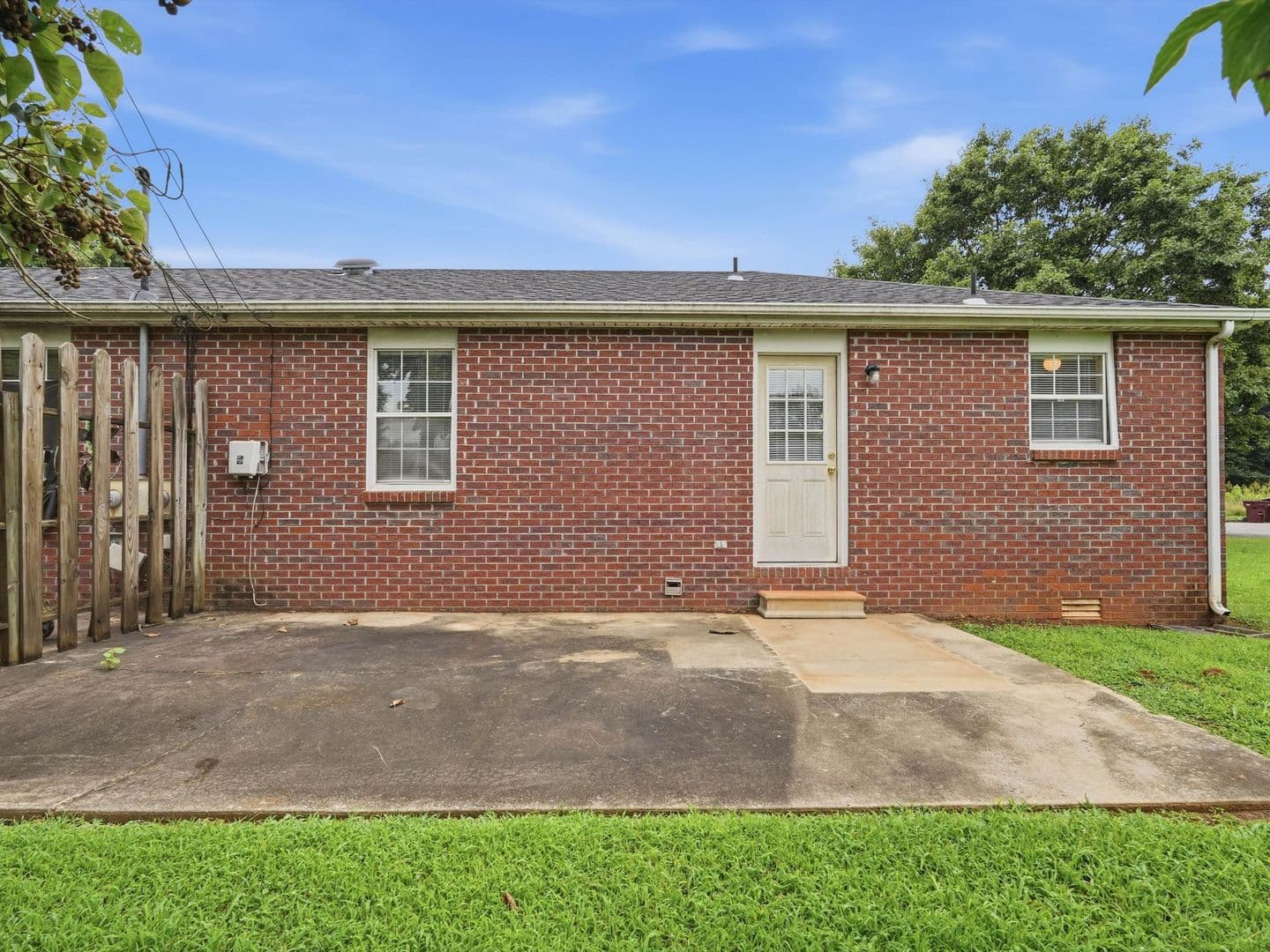 Athens House: 26990 Elkins Road Apartment G