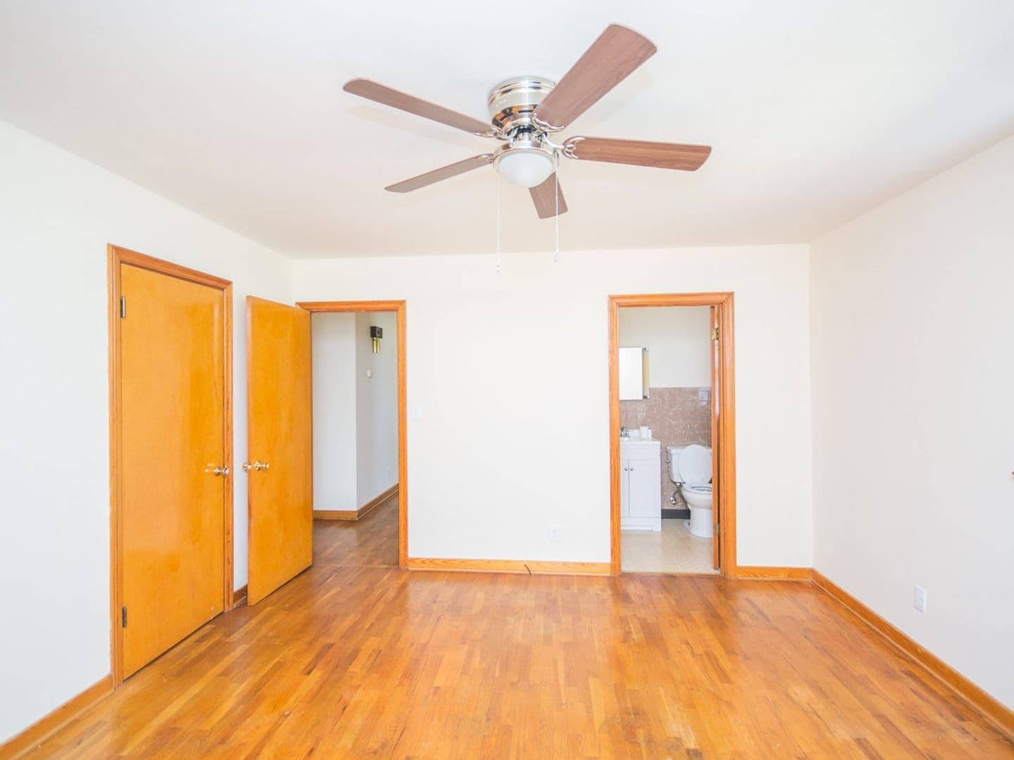 Athens House: 707 N Hine Street