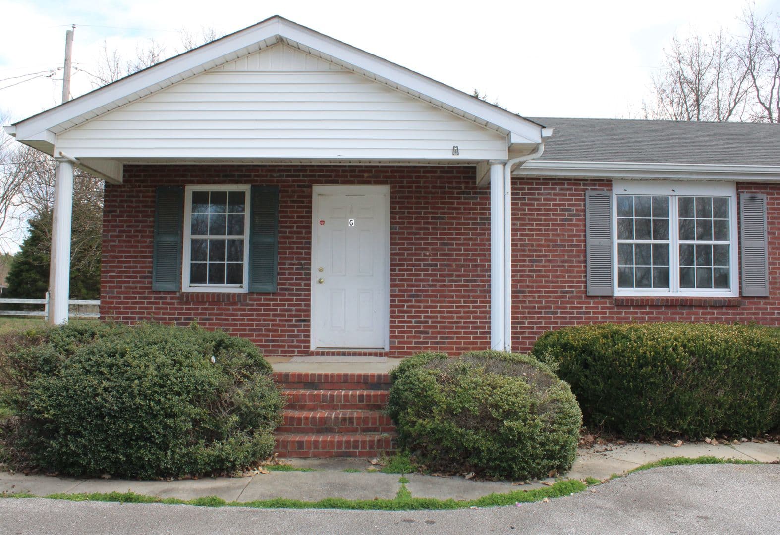 Athens House: 26990 Elkins Road Apartment G