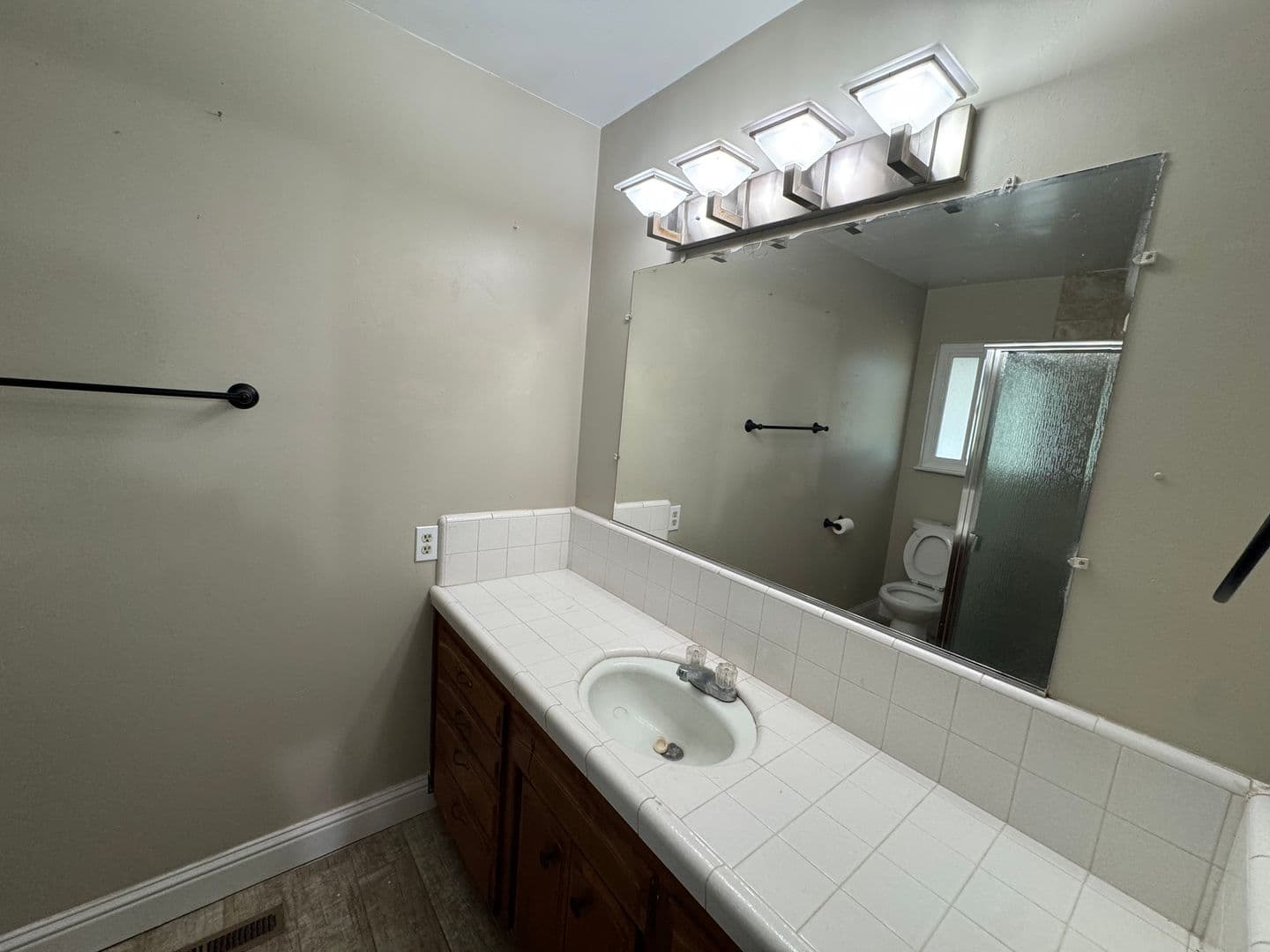 Dinuba House: 1061 E Millwood Drive