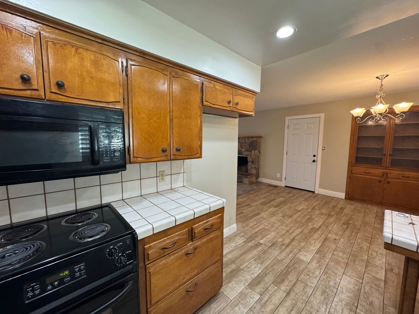 Dinuba House: 1061 E Millwood Drive