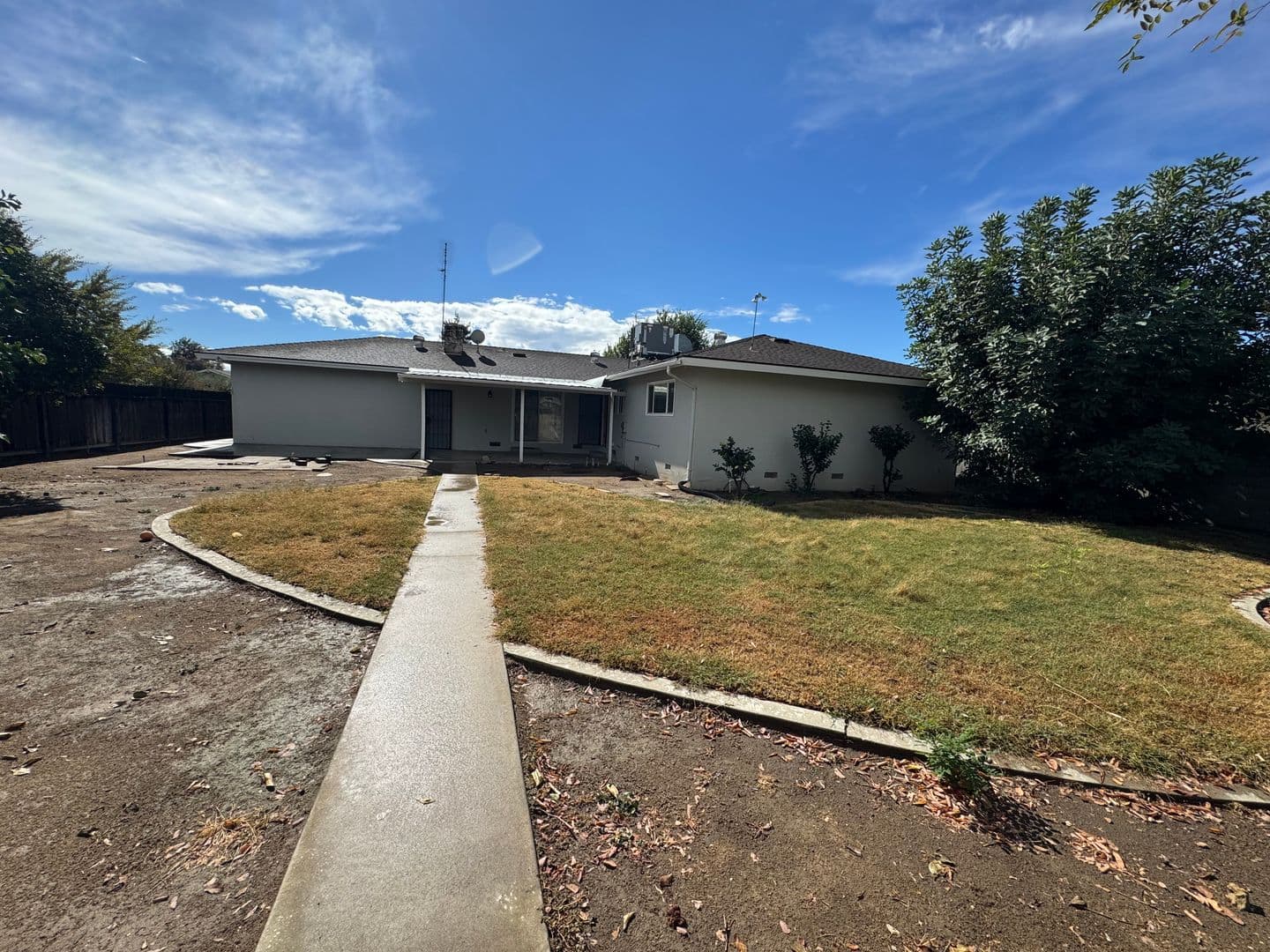 Dinuba House: 1061 E Millwood Drive