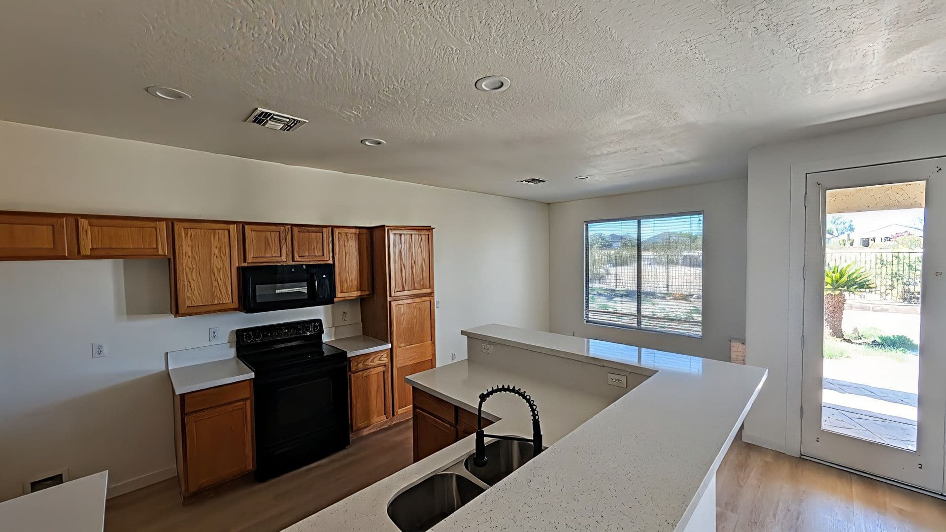 SAN TAN VALLEY House: 29810 N. LITTLE LEAF DR