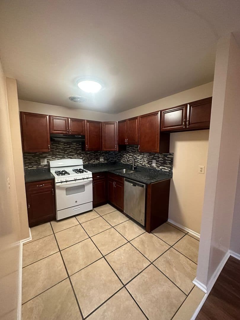 Philadelphia Apartment: 2830 Saxton Road