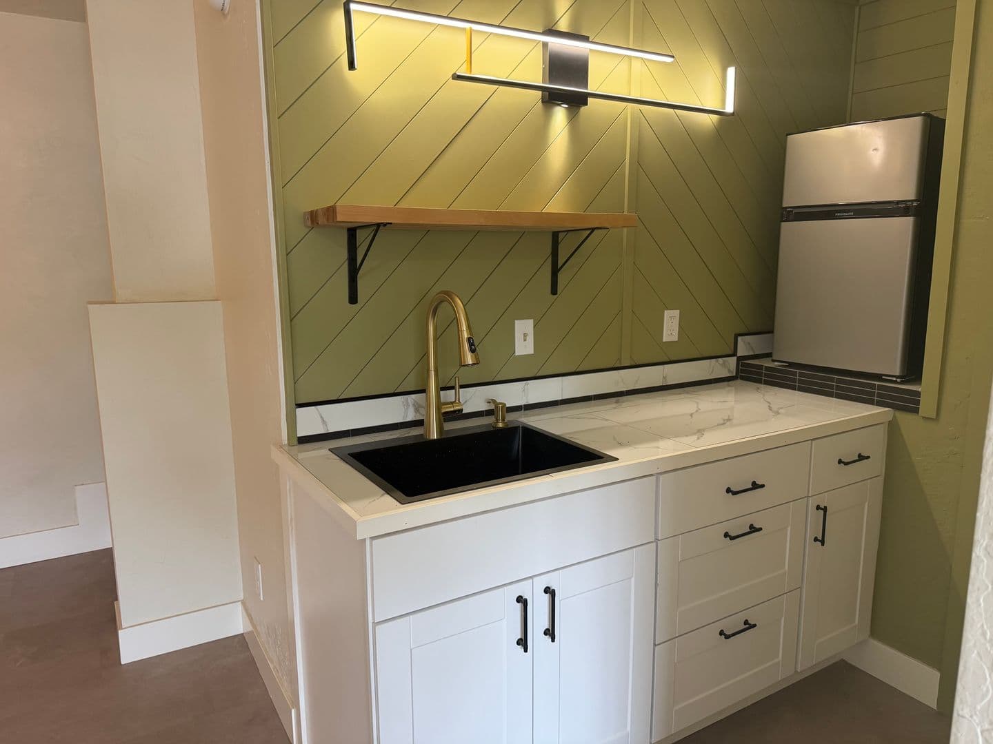 Eugene House: 240 Rose Ct. Unit B