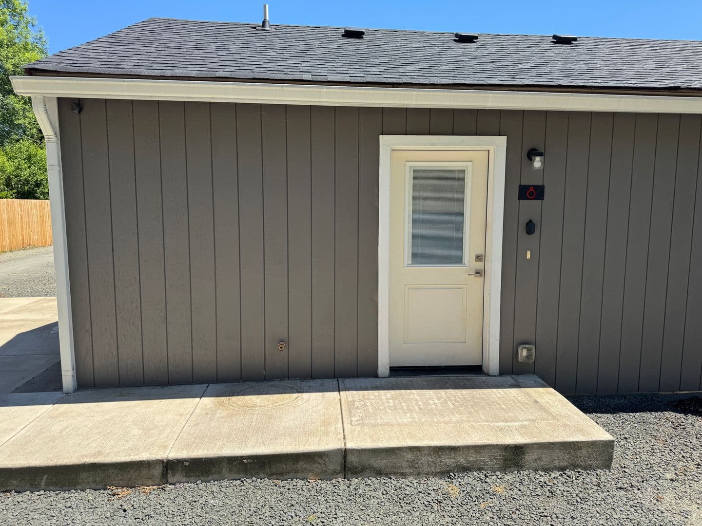 Cottage Grove Apartment: 555 N. River Rd.