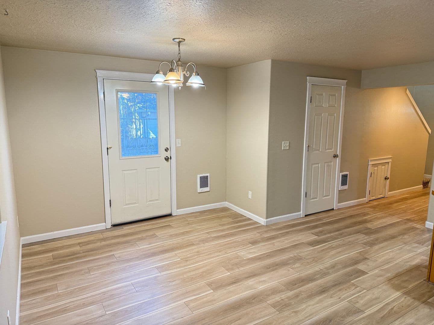 Springfield House: 5941 Aster St