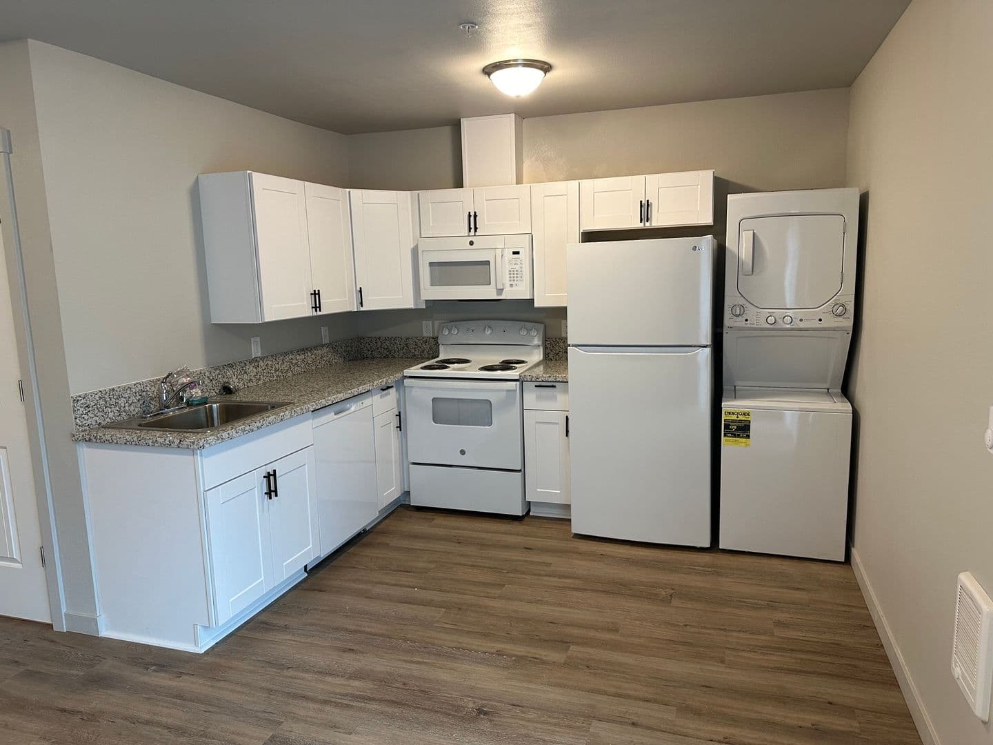 Cottage Grove Apartment: 555 N. River Rd.