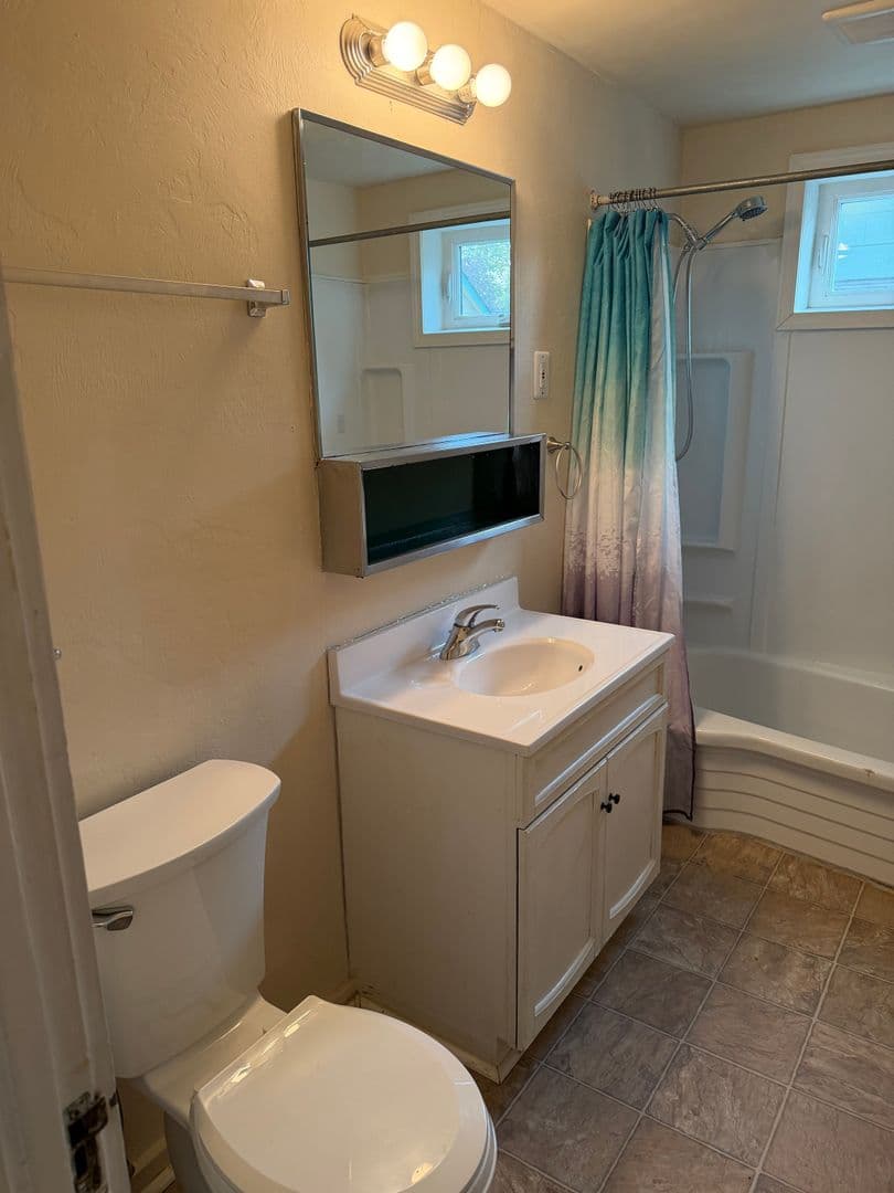 Eugene House: 1136 W 8th Ave