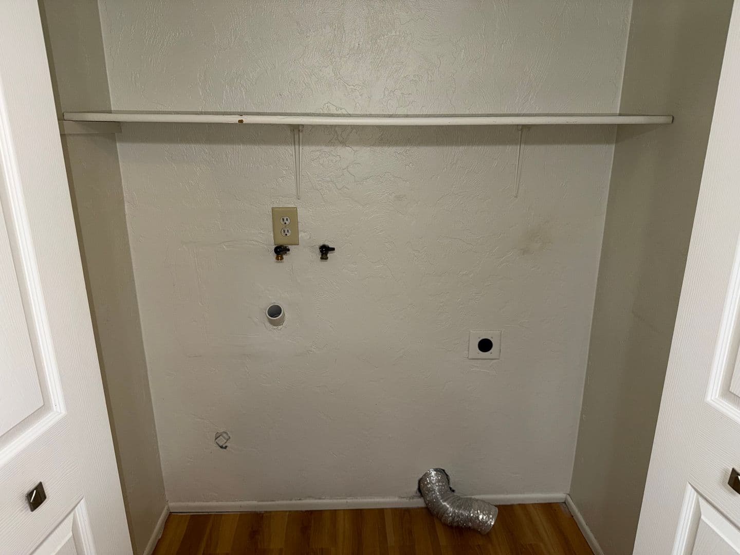 Junction City Apartment: 165 SW Kalmia St.