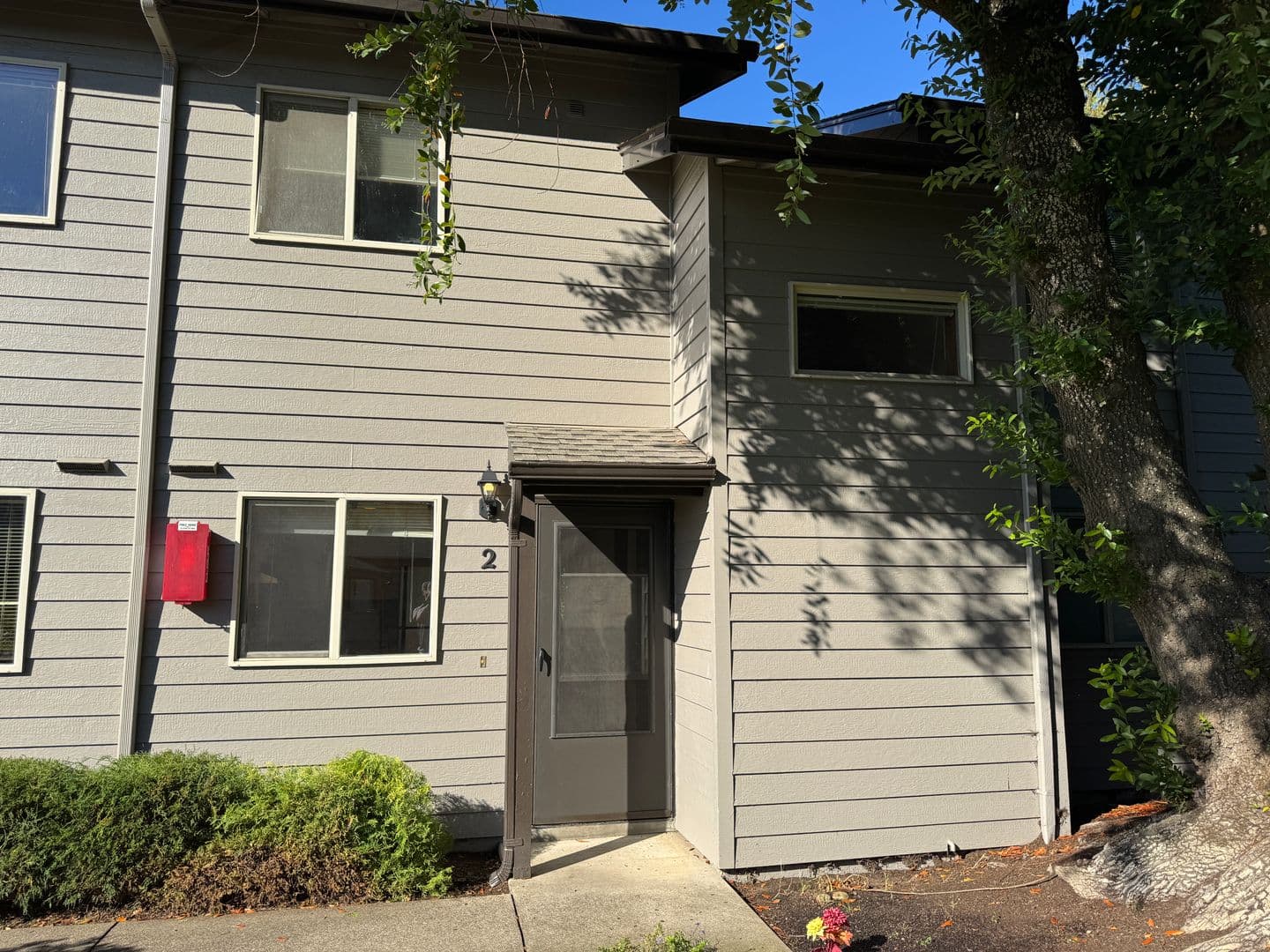 Eugene Apartment: 1609 Adkins St.