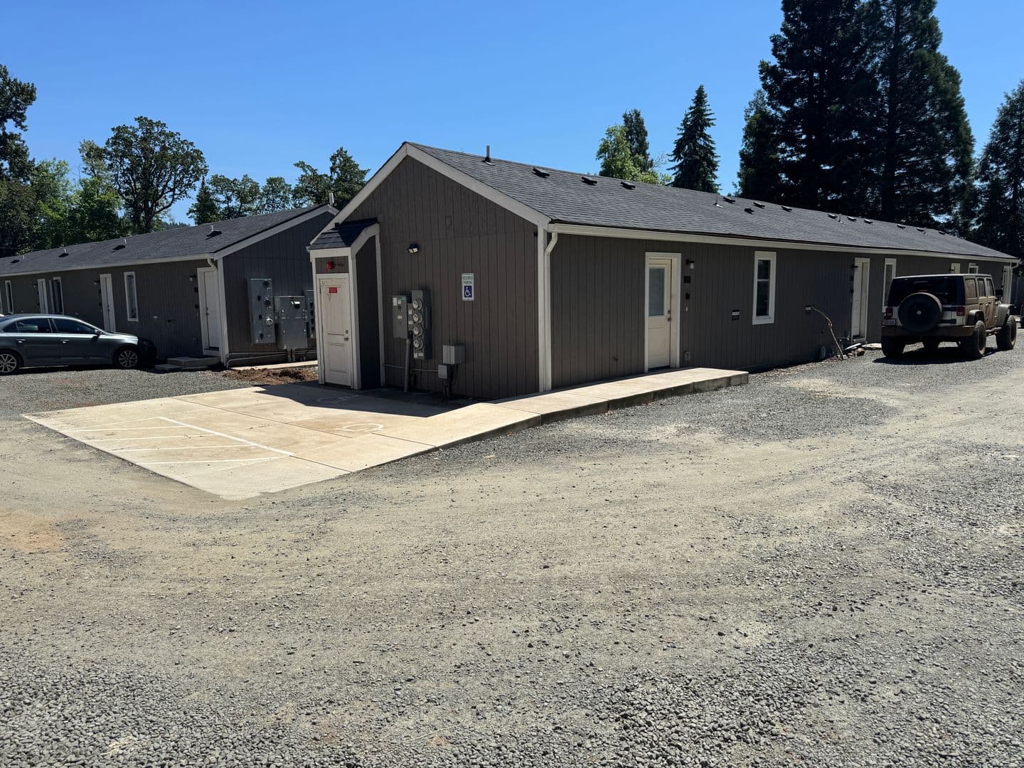 Cottage Grove Apartment: 555 N. River Rd.
