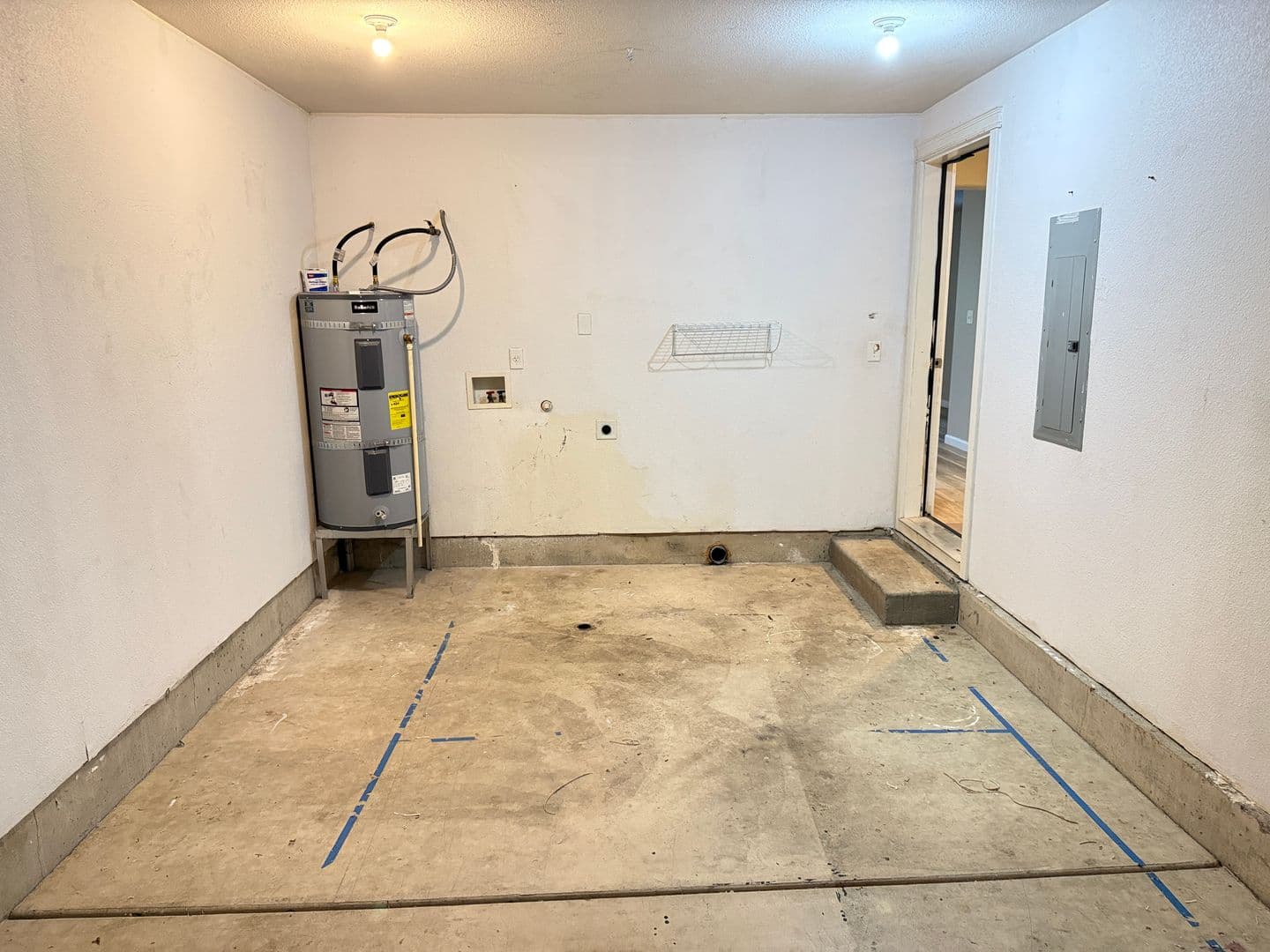 Springfield House: 5941 Aster St
