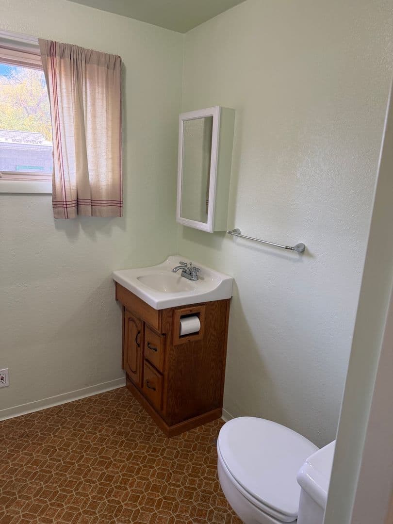 Eugene House: 3135 W 14th Ave