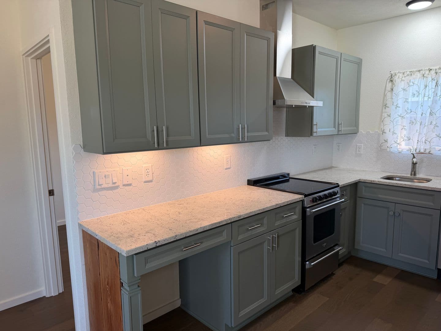 Springfield House: 579 N 51st St