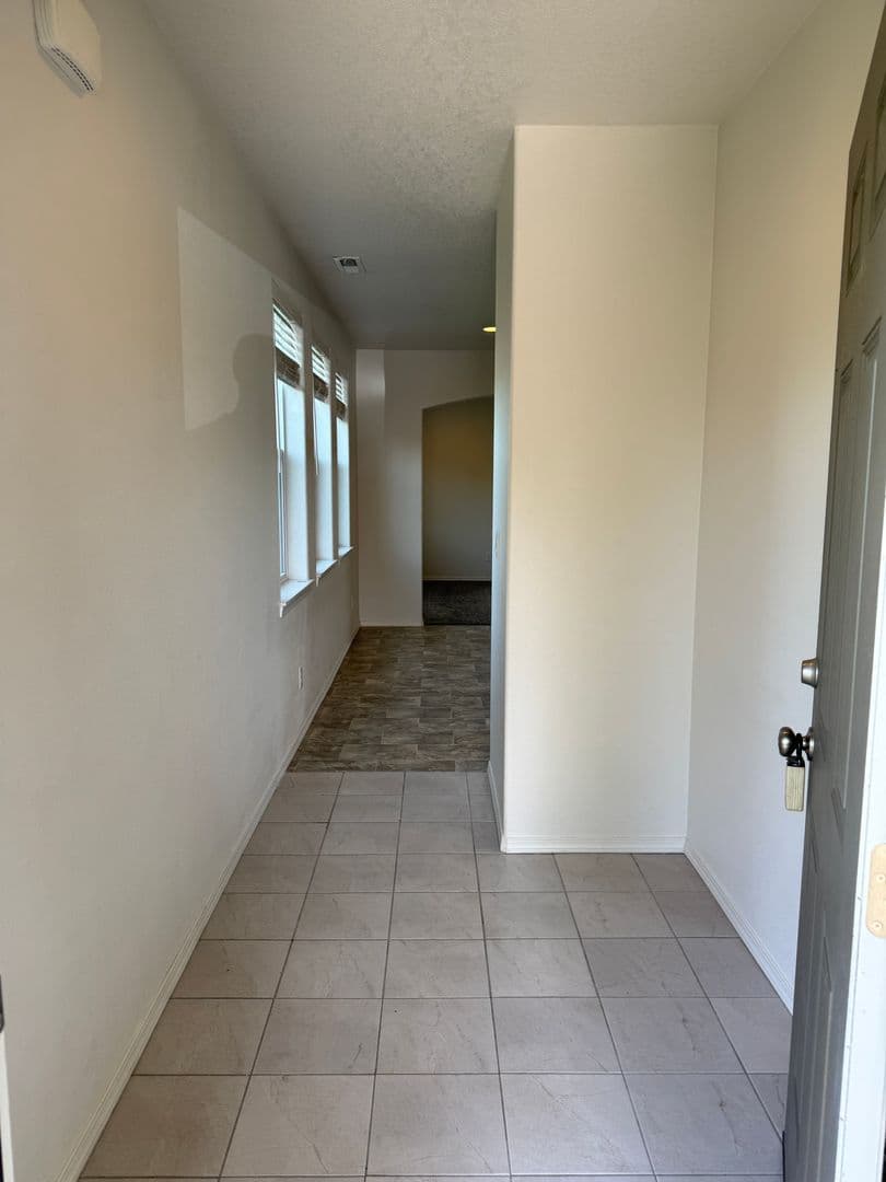 Eugene House: 53 Hillview Ln. 1