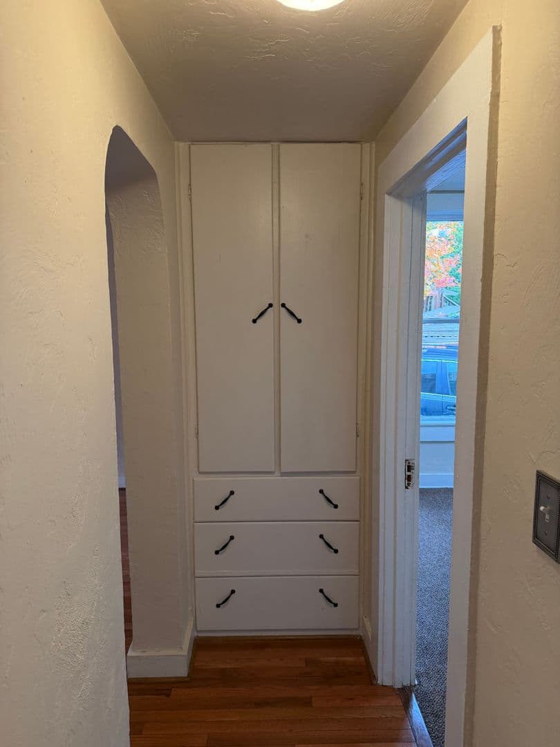 Eugene House: 1136 W 8th Ave