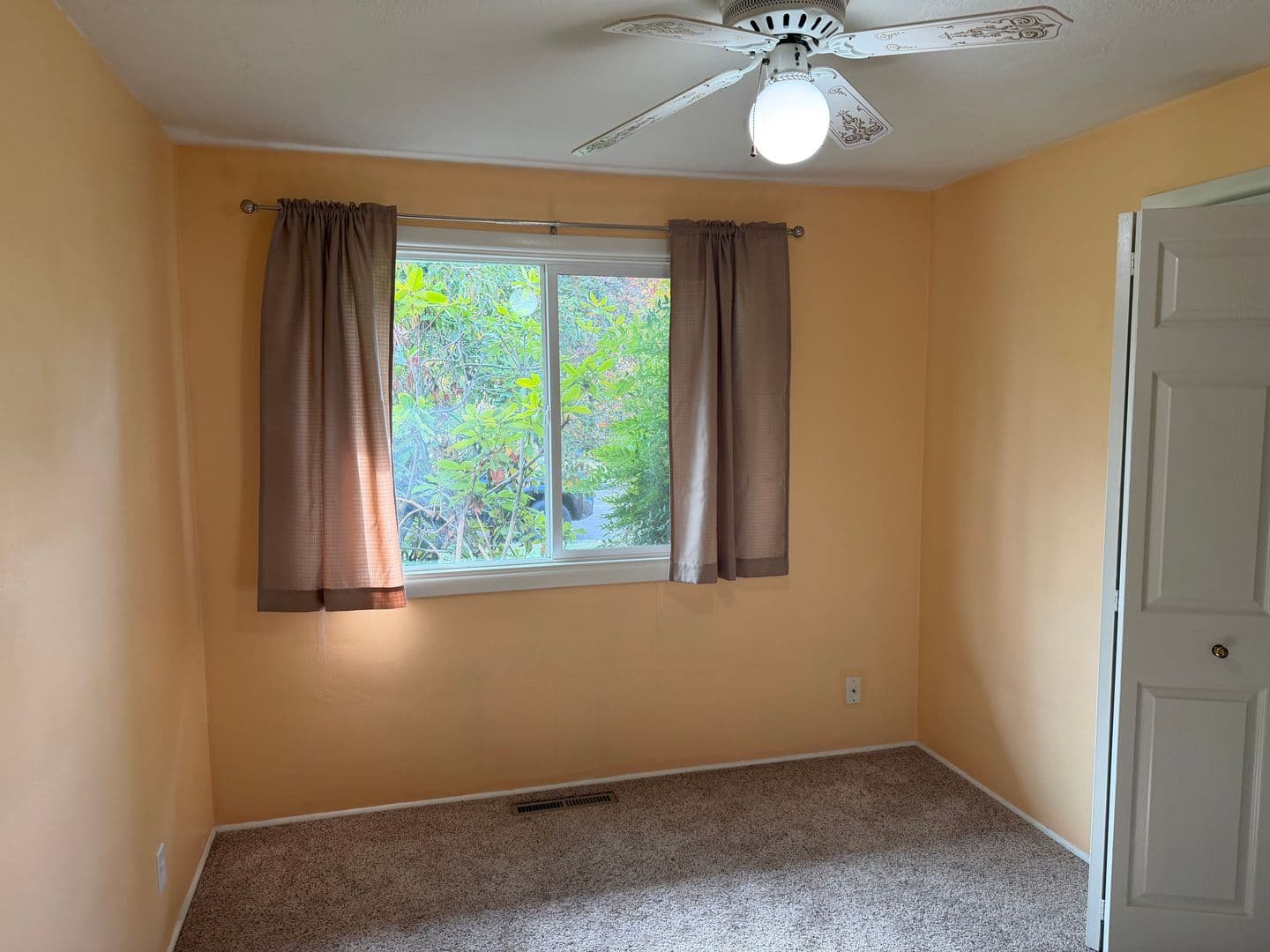 Eugene House: 3135 W 14th Ave