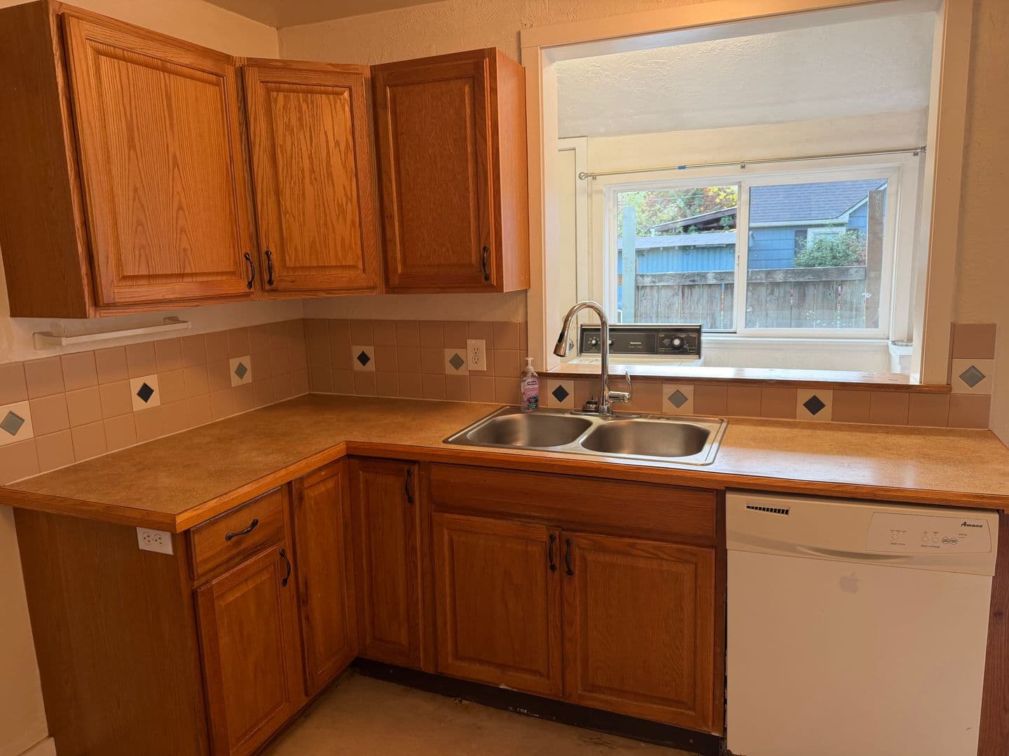 Eugene House: 1136 W 8th Ave