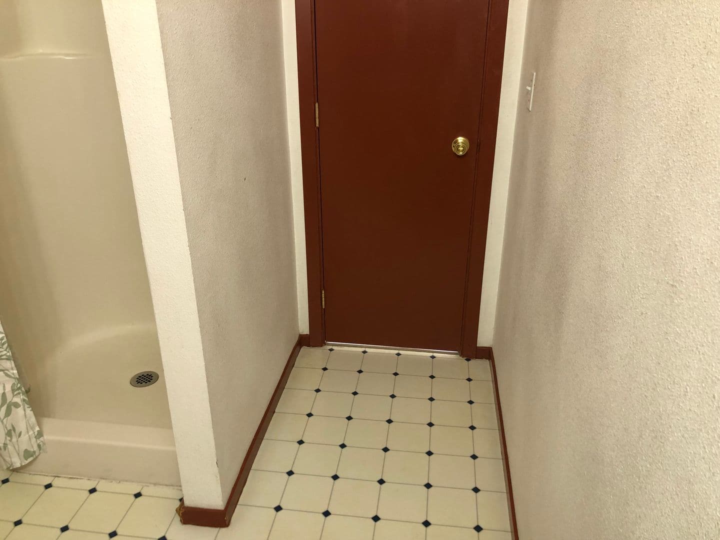 Eugene Apartment: 1873 Garden Ave.