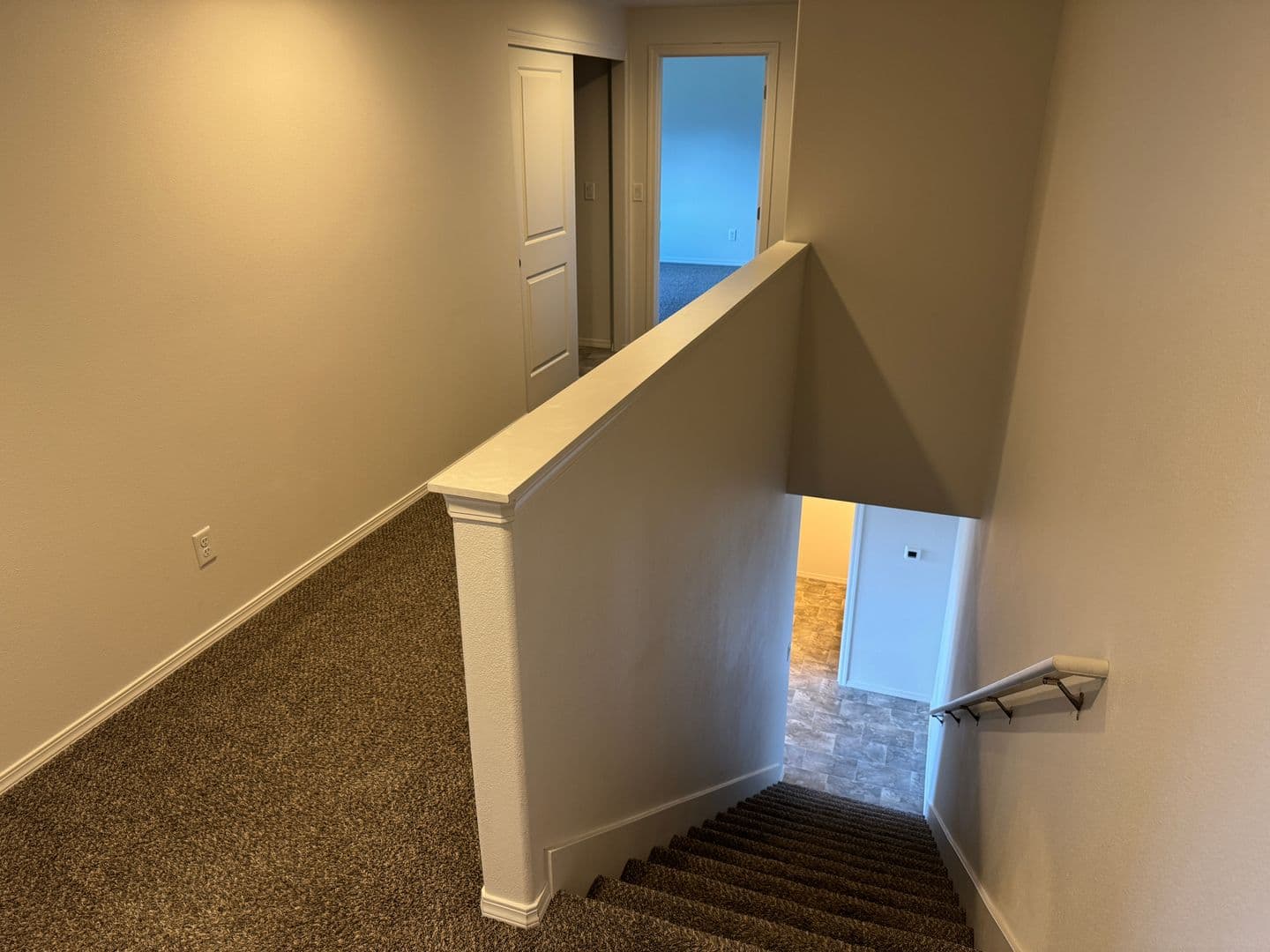 Eugene House: 53 Hillview Ln. 1