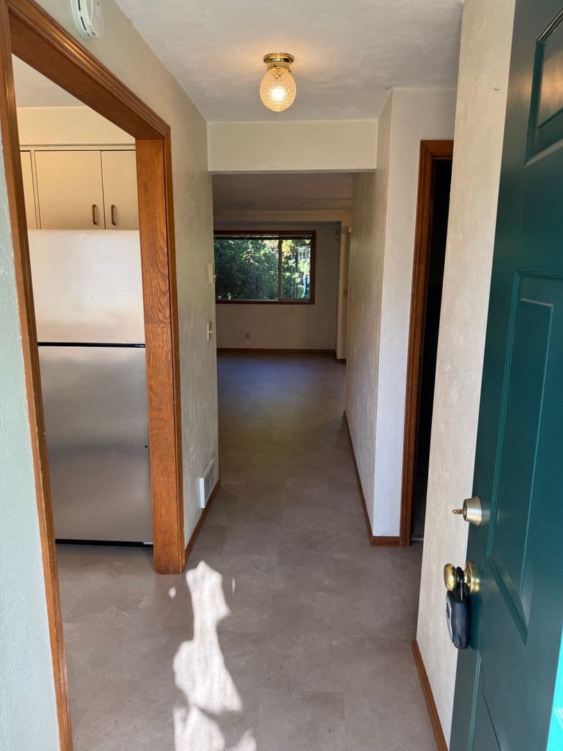 Eugene Apartment: 1609 Adkins St.